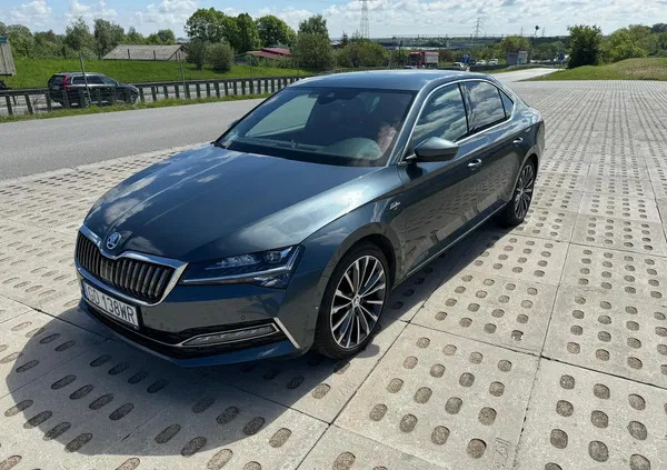 samochody osobowe Skoda Superb cena 114999 przebieg: 112800, rok produkcji 2020 z Gdańsk